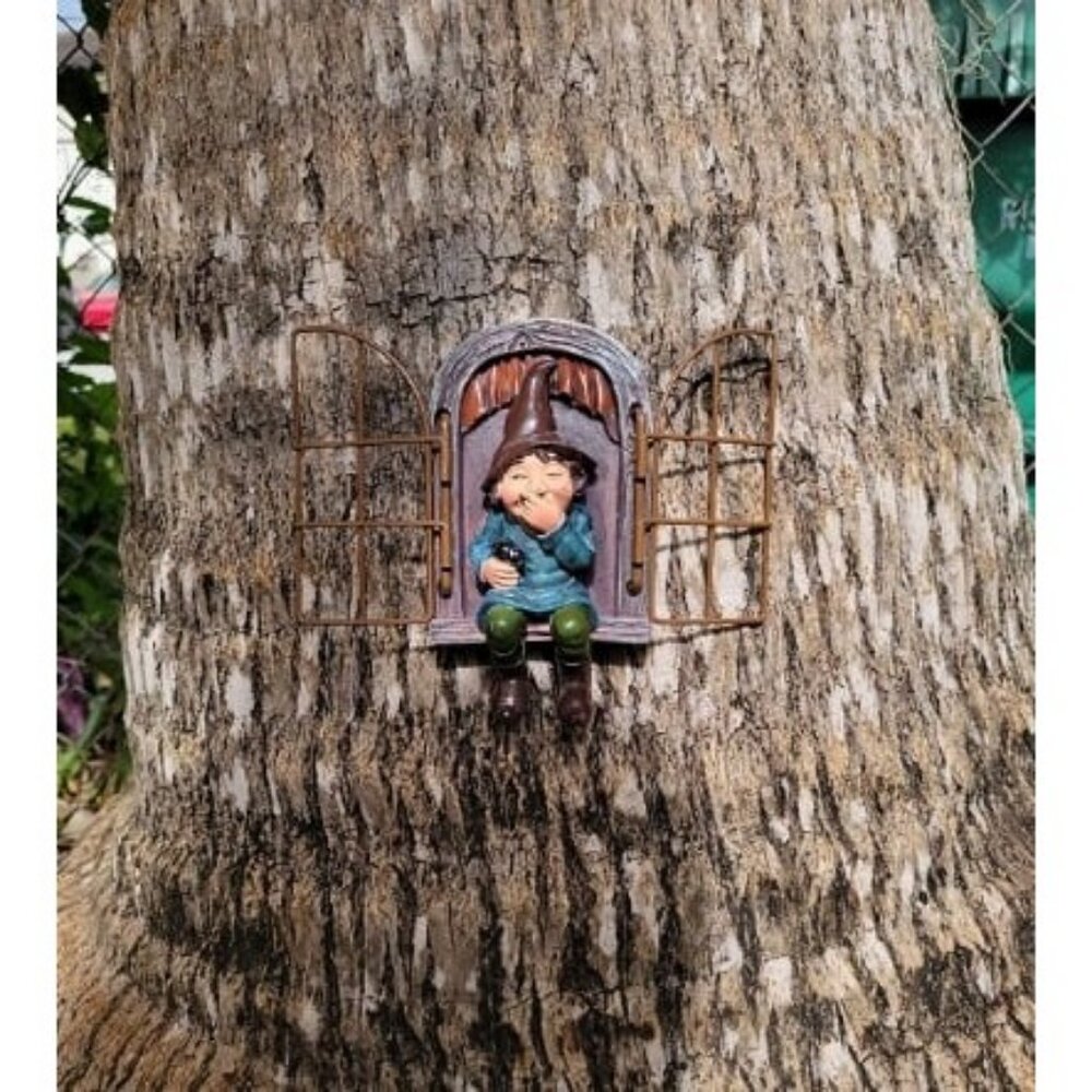 Garden Gnome Statue, Elf Out The Door Tree Hugger -5.9 Inch, Funny Garden Tree